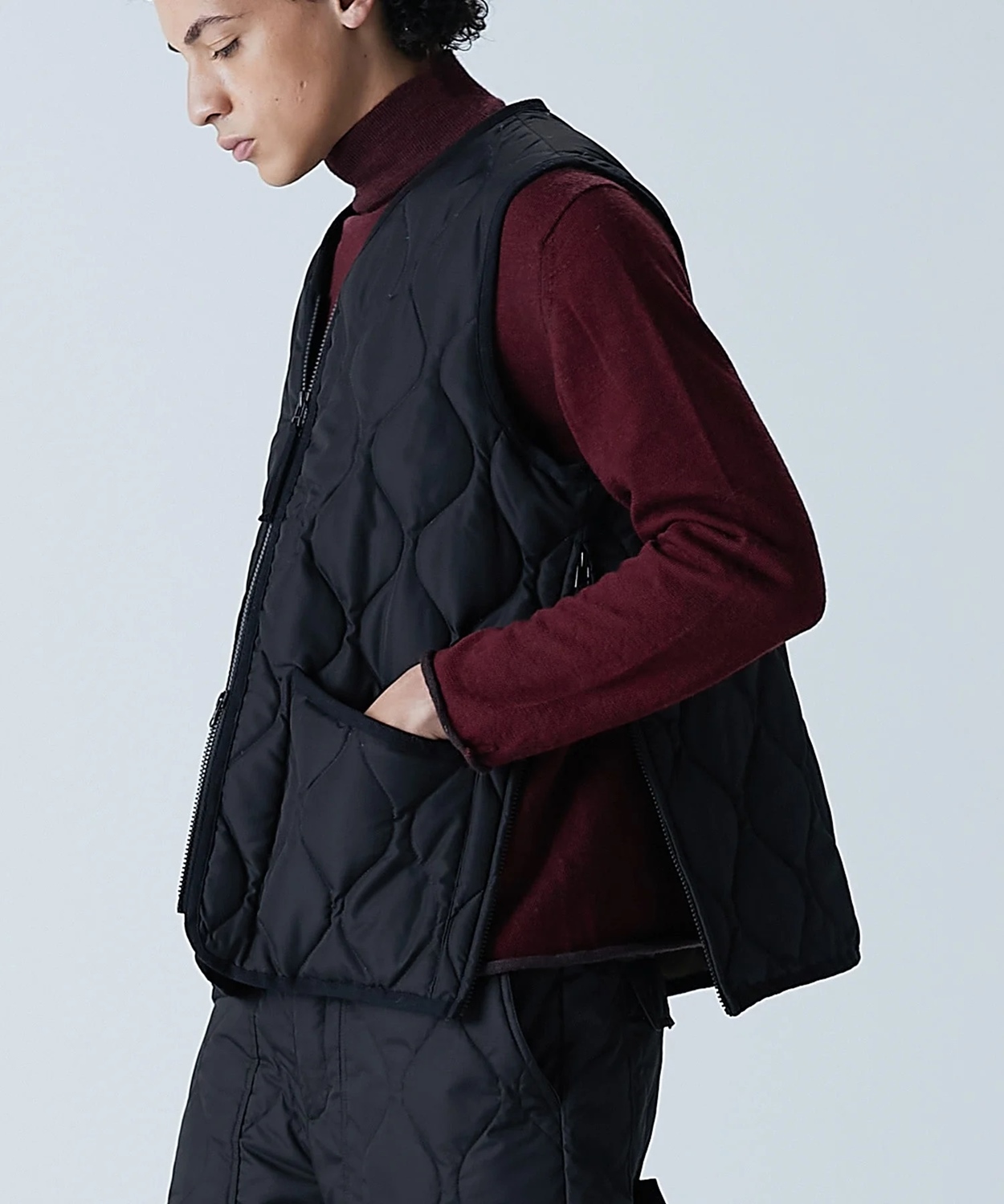 TAION MILITARY V NECK DOWN VEST Größe: XS Farbe: BLACK