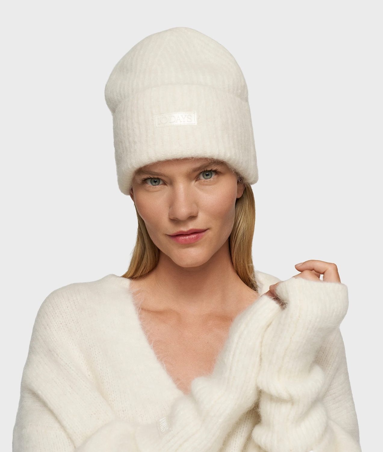 10DAYS HAIRY KNIT BEANIE