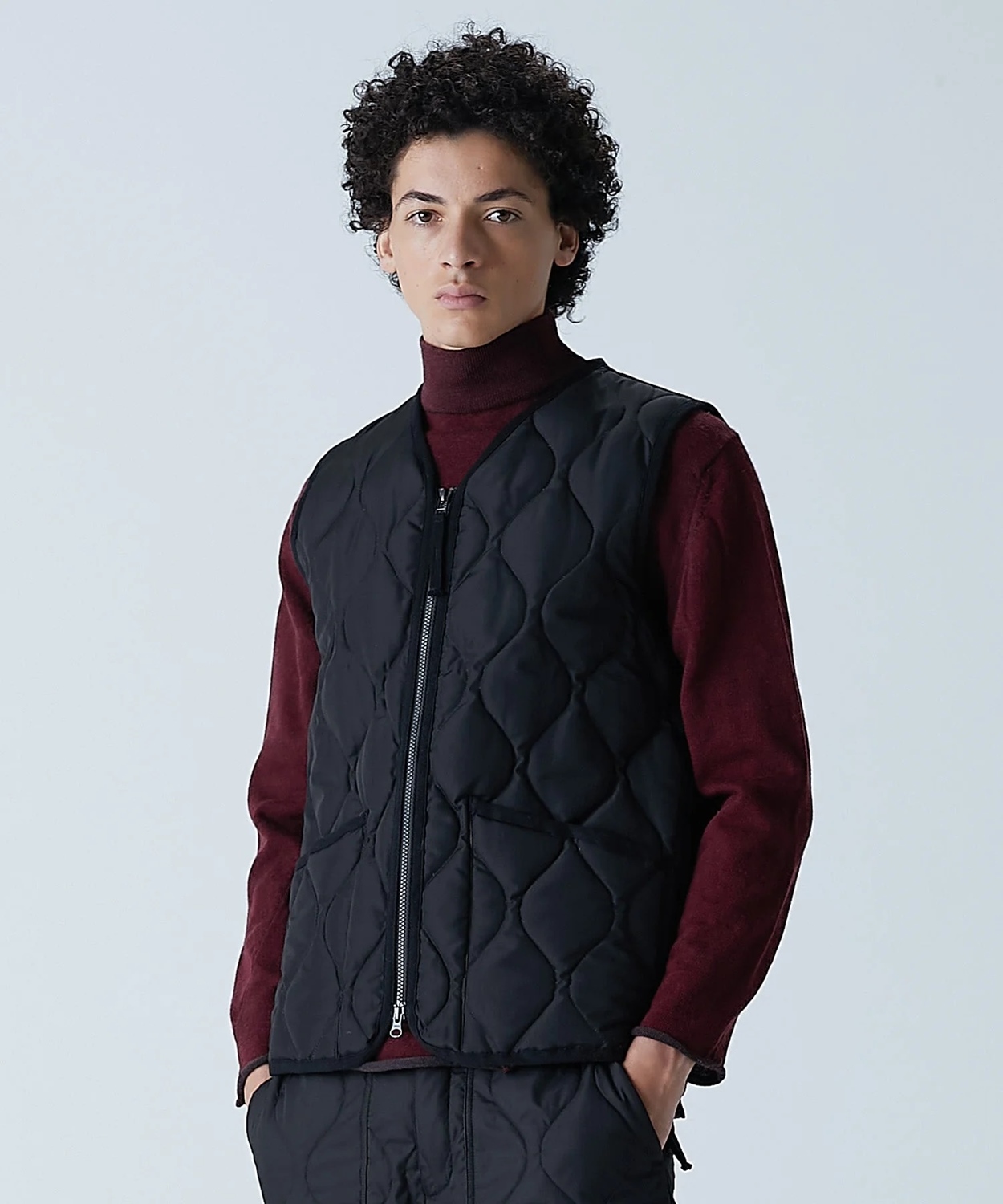 TAION MILITARY V NECK DOWN VEST Größe: XS Farbe: BLACK