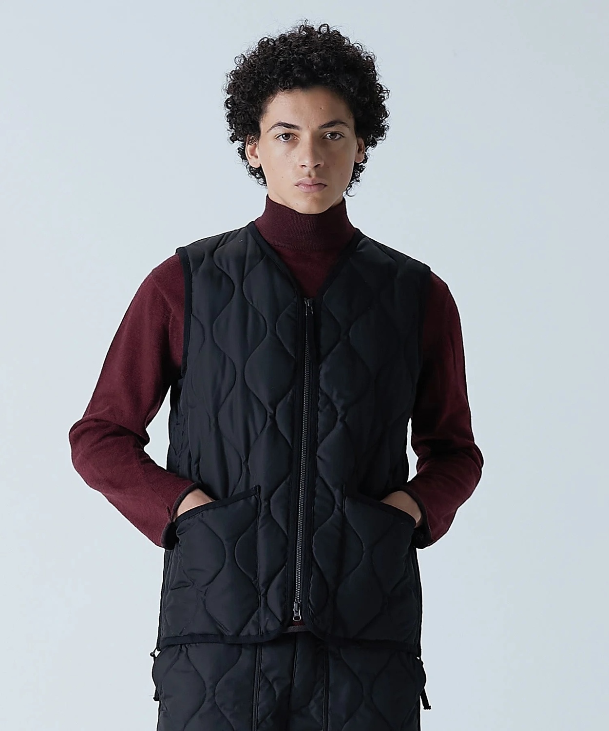 TAION MILITARY V NECK DOWN VEST Größe: XS Farbe: BLACK